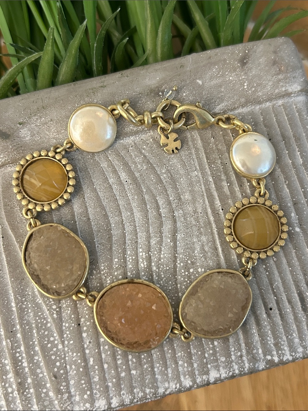 Lucky brand druzy Bracelet circular stones and pearls goldtone white tan